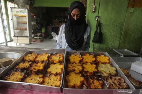 Produksi Kue Bingka Khas Ramadhan Di Kalteng Antara News