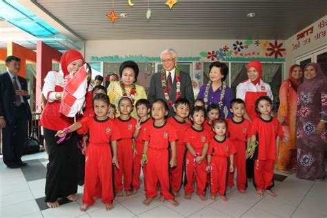 President Tony Tan And His Wife Mrs Mary Tan And Datin