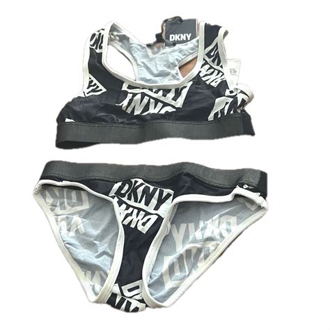 Se produkter som liknar Simdräkt bikini DKNY Barn 10 år på Tradera 673561864