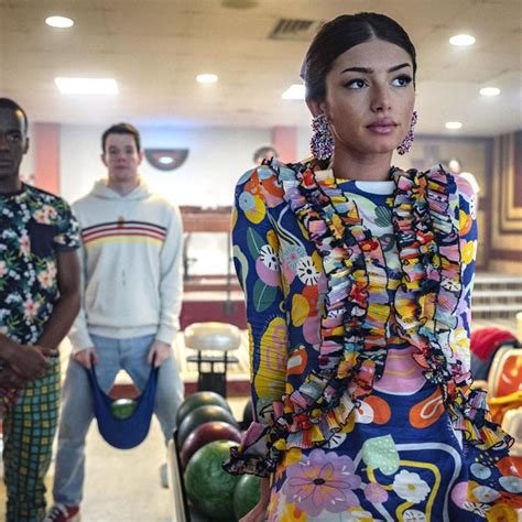 Mimi Keene El Estilo De La Nueva Protagonista De La Serie De Netflix