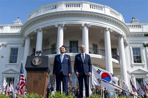 Biden Yoon Warn N Korea On Nukes Unveil Deterrence Plan The Mainichi