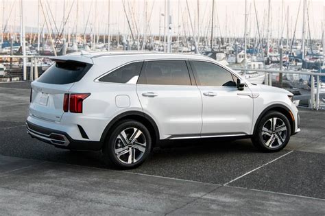 2023 Kia Sorento Plug In Hybrid Pictures 31 Photos Edmunds