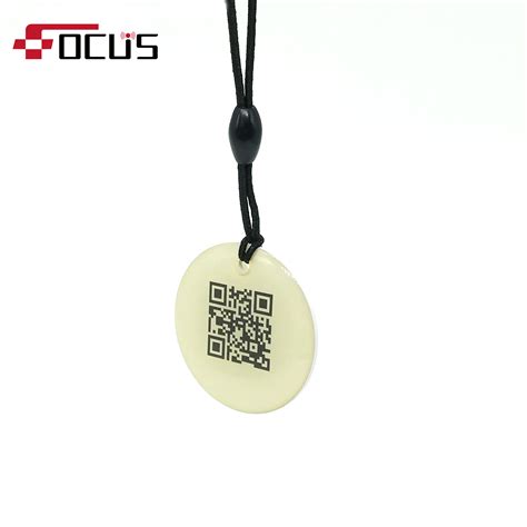 Rewritable ISO 13 56 Chip Contactless RFID Epoxy Card Keychain For