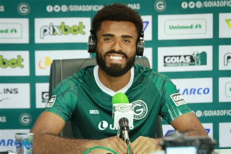 Goiás anuncia renovação de contrato Caio Vinícius goiás ge