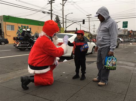 Oakland Police Dept On Twitter OPD Motor Santa Continuing His