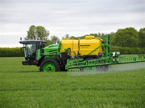 Eu Commission Proposes To Re Approve Glyphosate For 10 Years Euractiv