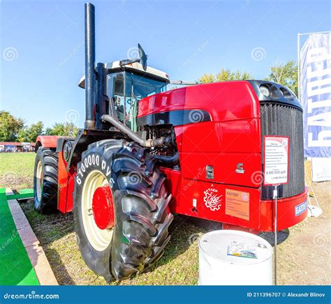 Large Modern Agricultural Wheeled Tractor Buhler Versatile 435