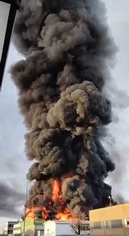 L Incendio Dell Area Industriale Di San Pietro Mosezzo YouTube