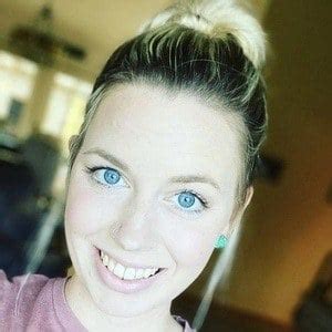 Hot Sexy Maggie Clayton Bikini Pics