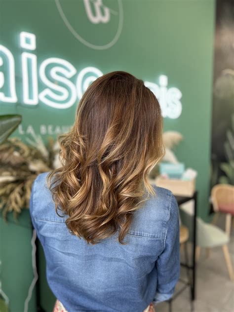 Différence entre la coloration classique et le balayage Maison Bis