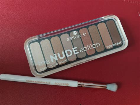 Палетка теней для глаз The Nude Edition Eyeshadow Palette Essence