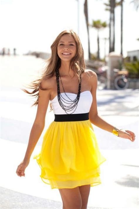 5 set đồ hot nhất cho bạn gái khi đi du lịch biển ELLE VN