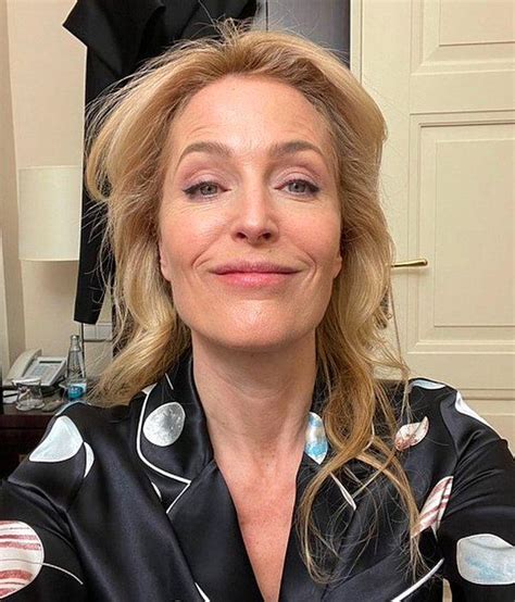 Sex Education ın Sevilen Oyuncusu Gillian Anderson Sütyen Kullanımıyla İlgili Samimi