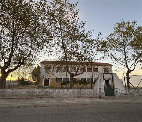 Antiga Escola De Fazendas De Almeirim Vai Ser Futura Junta De Freguesia