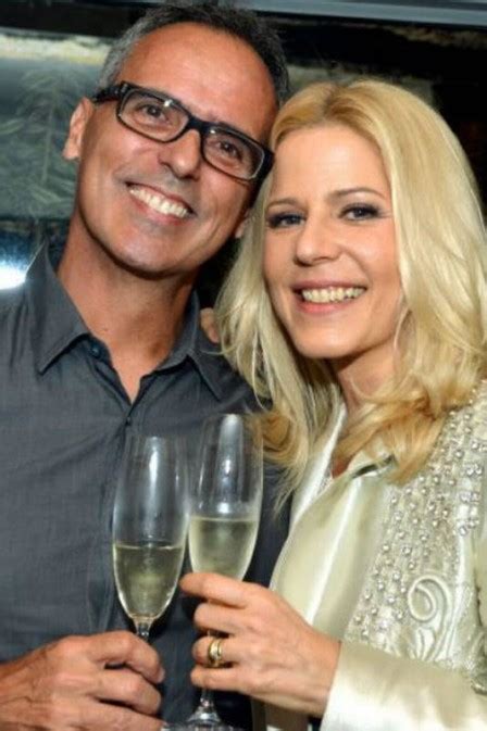 Quem É O Marido De Paula Toller - Em momento raro, Paula Toller homenageia marido por 32 anos de ...