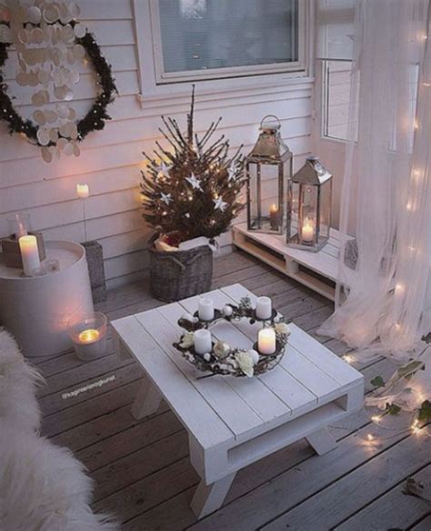 27 Cool Christmas Balcony Décor Ideas Digsdigs