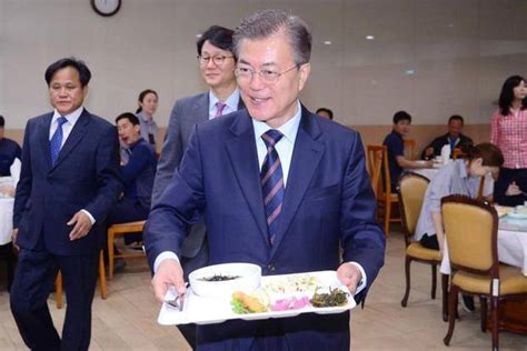 South Koreas New President Moon Jae In Scraps Plan For State Issued