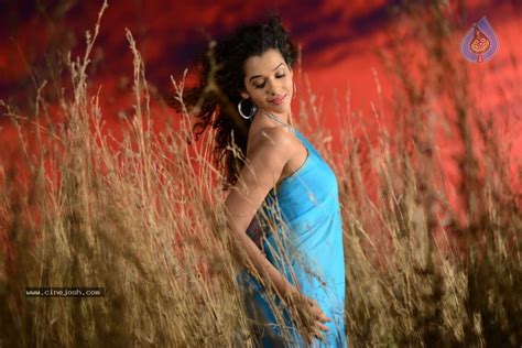 Anupriya Hot Stills Photo 71 Of 119