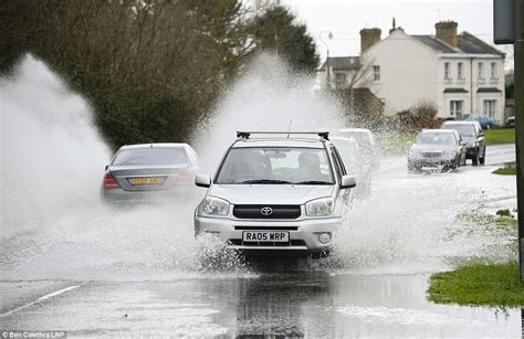 Flooding Now Thousands More Face Evacuation As 14 Severe Weather