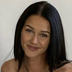 Peachy Lily Nude Photo