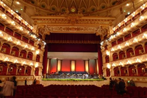 Teatro Petruzzelli Bari ViaggiArt