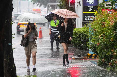 鋒面入夜通過！明起連2天雨炸全台 北台灣一夜驟降10度 生活新聞 生活 聯合新聞網