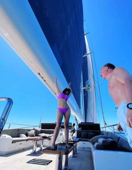 Salma Hayek Baila Sobre Una Mesa En Bikini FOTOS