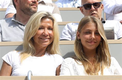 Photo Natty Belmondo Et Sa Fille Stella Belmondo Dans Les Tribunes