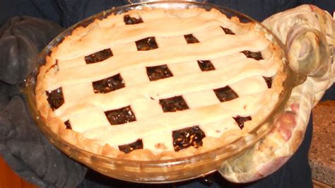 Easy Huckleberry Pie | Jennifer Beckstrand