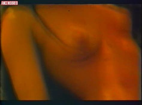 Naked Katja Bienert in El lago de las vírgenes