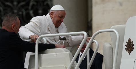 Papa Francisco Sale Del Hospital Tras Tres Noches Hospitalizado