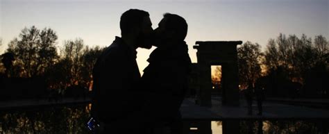 Rovigo Ragazzo Gay Aggredito In Centro Storico Stava Baciando Il Fidanzato Il Fatto Quotidiano