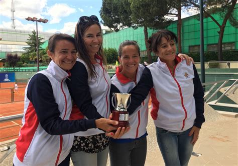 El equipo femenino 35 gana el Campeonato de España Reial Club de