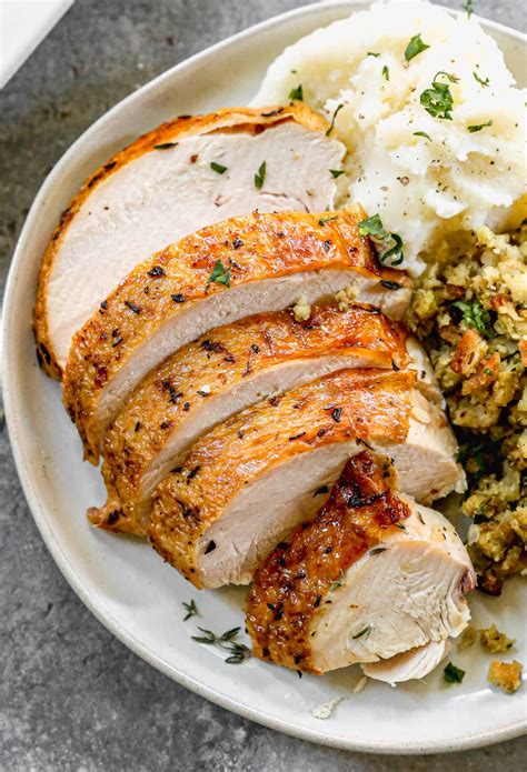 how much turkey to feed 10 people