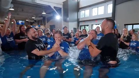 Lifechurch Reports Revival As 2000 People Get Baptized Cbn News