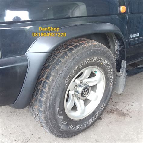 Jual OVER FENDER NISSAN TERRANO MODEL ORIGINAL BELAKANG KANAN Kab