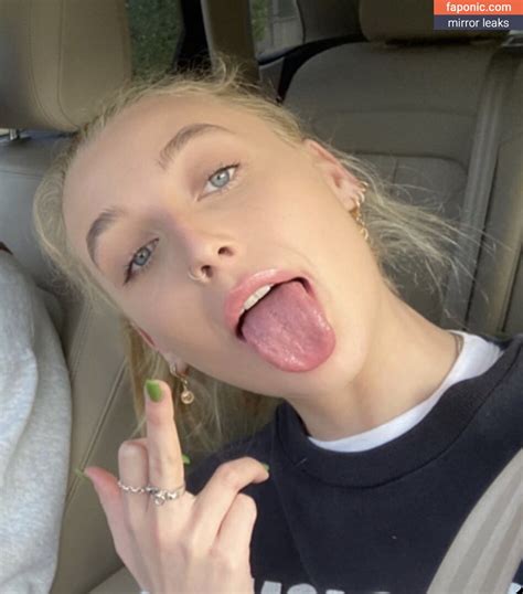 Emma Chamberlain Aka Emmachamberlain Nude Leaks OnlyFans Photo 4 Faponic