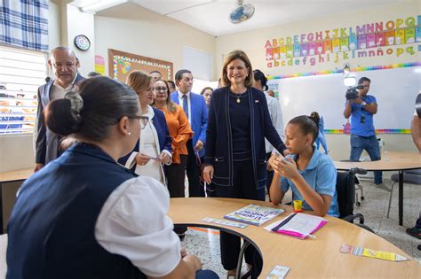 Raquel Peña da inicio al año escolar en Santiago Comienza una nueva