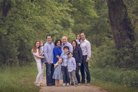 Isn't Life Grand? Including Grandparents for More Memorable Family Portraits | SIGMA Blog