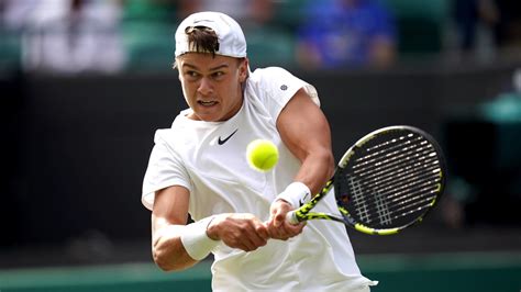 Rune Continues Successful Wimbledon Run With Convincing Win Over