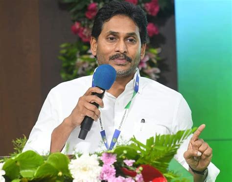 Jagan Imitates And Mocks Chandrababu Naidu