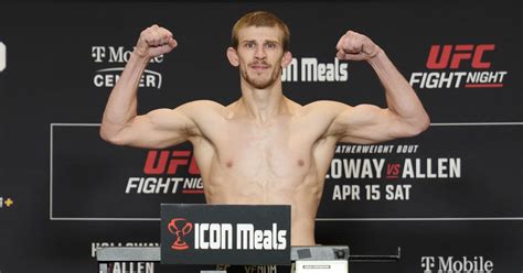 Ufc Kansas City Weigh In Results Max Holloway Arnold Allen On Point For Pivotal Featherweight