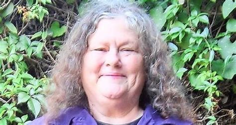 9 Hot Sexy Catherine Hettinger Bikini Pics