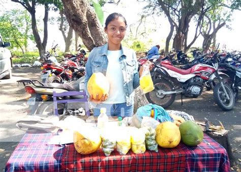 Turistas Aplacan El Calor En Playa Punta Jes S Mar A En La Isla De