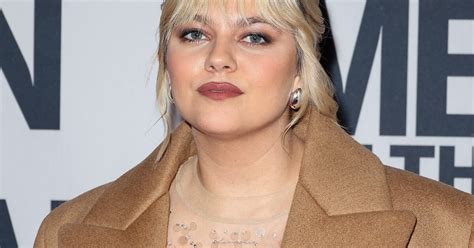 Louane se dévoile en bikini après son grand changement capillaire la maman d Esmée a une