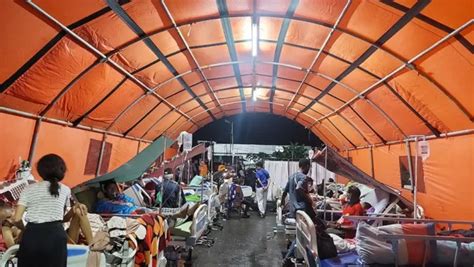 Korban Gempa Jayapura Dirawat Di Tenda Peralatan Medis Tak Lengkap