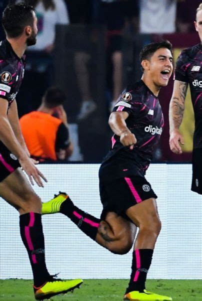 Dybala abrió la goleada de Roma sobre HJK para encaminar su rumbo