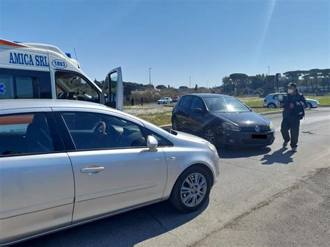 Ardea Terribile Incidente Sulla Laurentina Si Sente Male Al Volante E