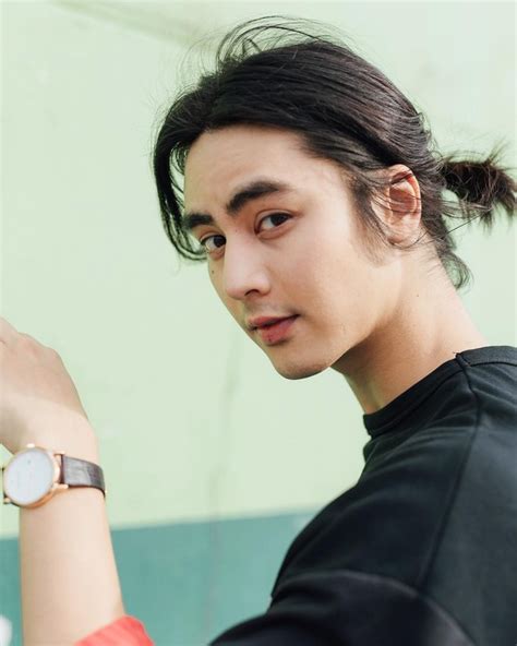 Hot boy Thái Lan nuôi tóc dài như bà thím khiến các cô gái phải thốt lên Đẹp thì làm gì cũng đẹp