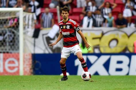 Rodrigo Caio Relembra Passagem Pelo Flamengo Foi Algo Surreal